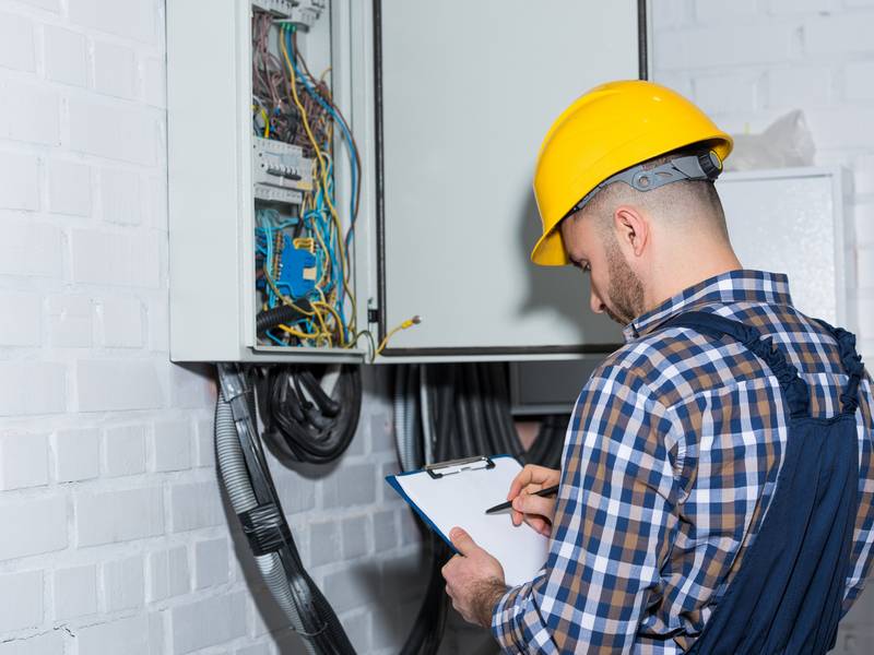 How To Choose The Best Residential Electrical Contractor?
